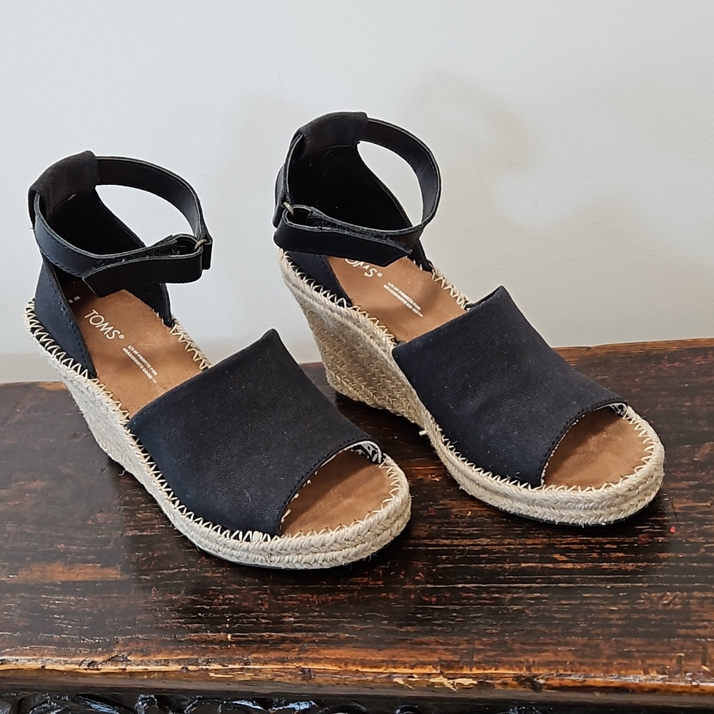 TOMS Wedge Sandal with ankle strap size 8 Black